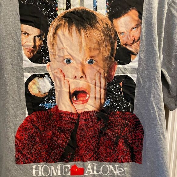 Home Alone Men’s Medium Shirt - Picture 3 of 10